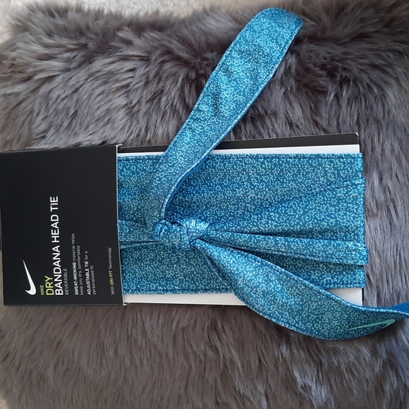 3 for $30. Nike reversible bandana head tie - Picture 2 of 7